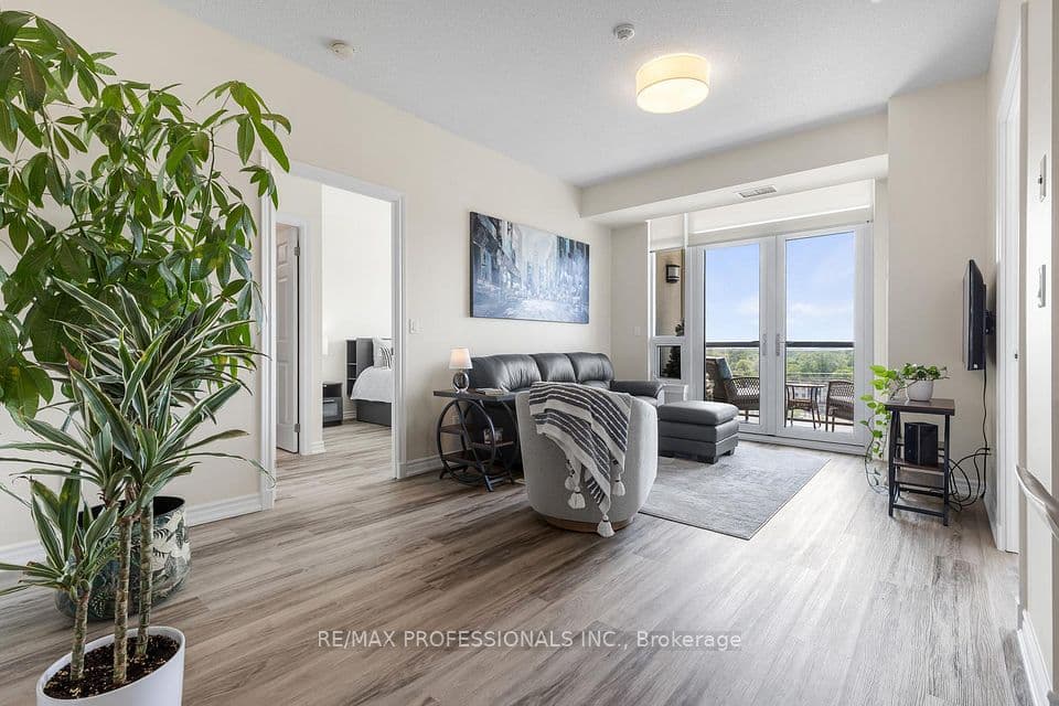 1135 Royal York Road 801, Toronto, ON M9A 0C3 – photo 2
