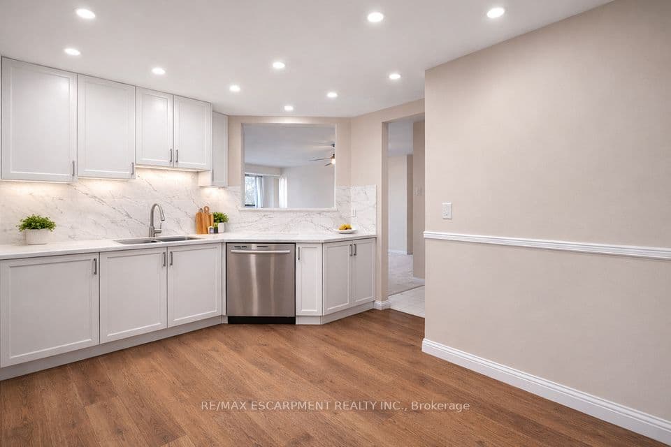 5070 Pinedale Avenue 302, Burlington, ON L7L 5V6 – photo 3