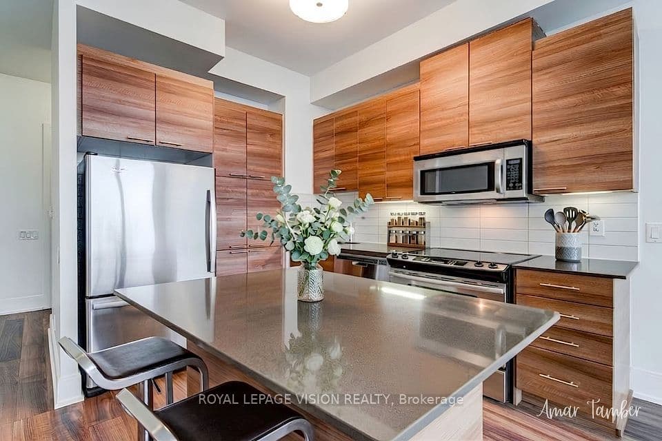 15 Viking Lane PH5, Toronto, ON M9B 0A4 – main photo