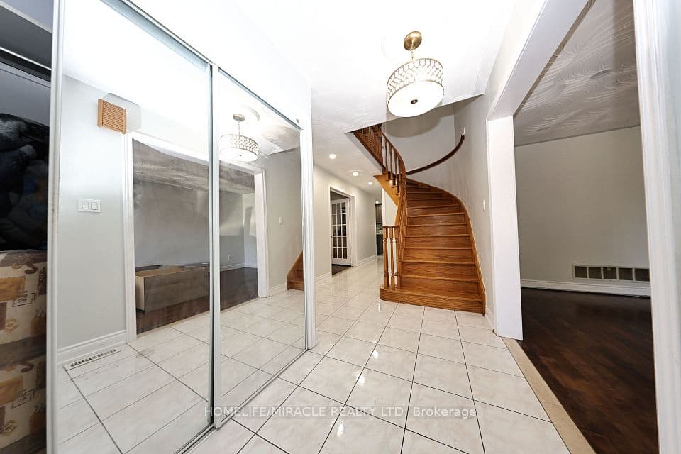 35 Kirk Drive, Brampton, ON L6X 4E6 – photo 3