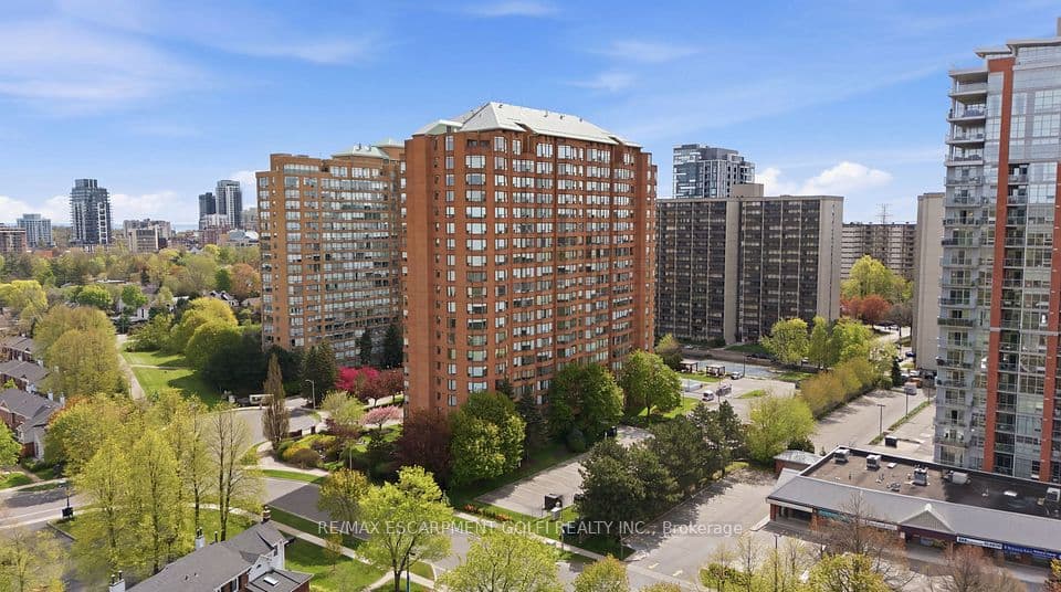 1270 Maple Crossing Boulevard 208, Burlington, ON L7S 2J3 – main photo
