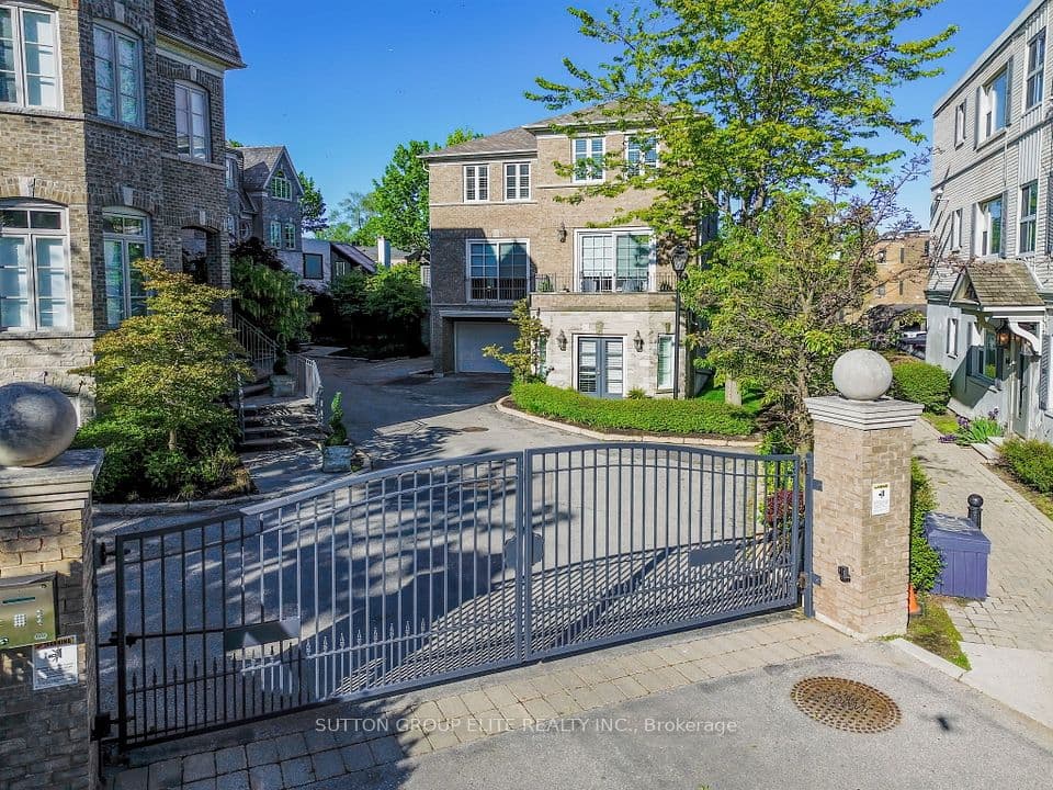 16 Nautical Lane, Toronto, ON M8V 4E7 – main photo