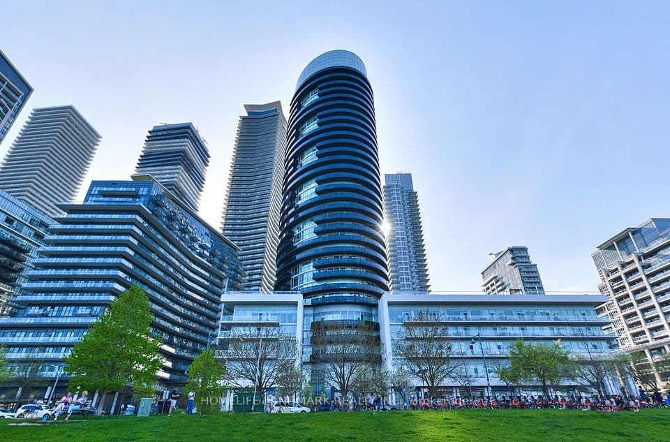 80 Marine Parade Drive 227, Toronto, ON M8V 0A3 – main photo