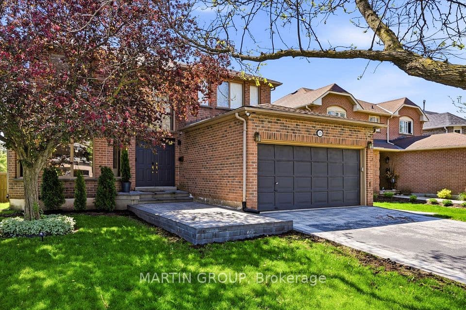 376 Carrier Lane, Oakville, ON L6H 5E9 – main photo