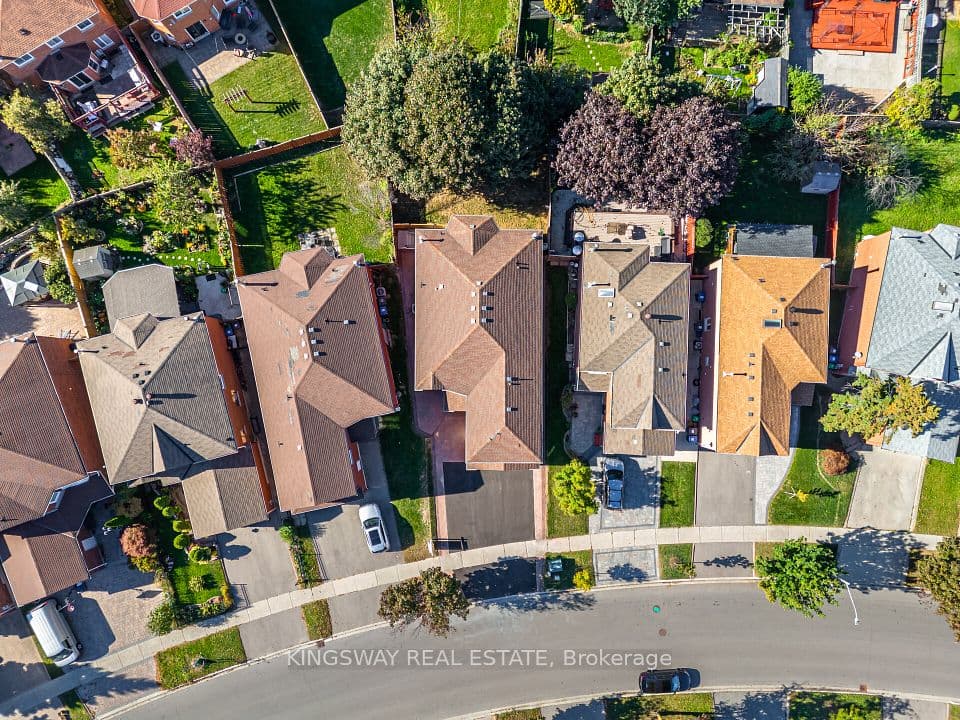 1008 Ceremonial Drive, Mississauga, ON L5R 2Z7 – photo 2