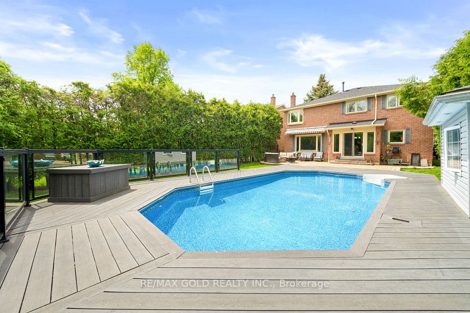 122 Barr Crescent, Brampton, ON L6Z 3C8 – main photo