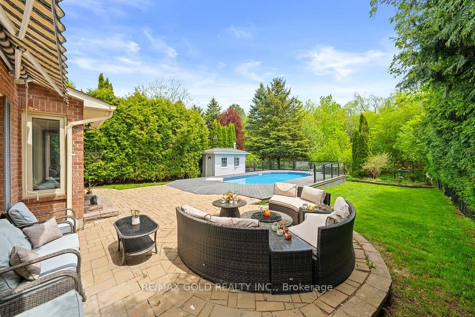 122 Barr Crescent, Brampton, ON L6Z 3C8 – photo 2