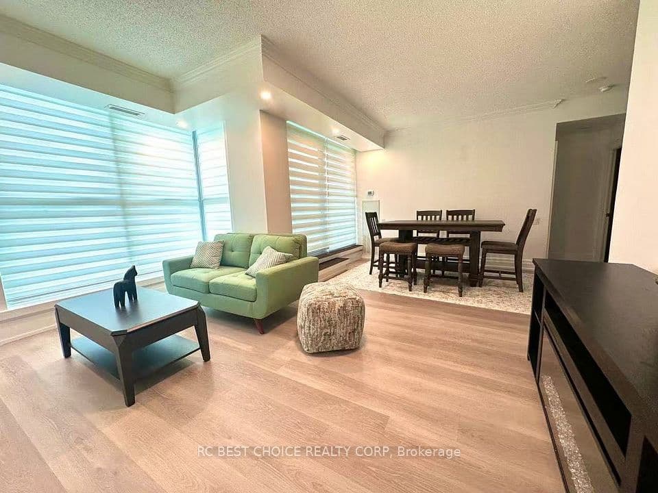 2067 Lake Shore Boulevard W 203, Toronto, ON M8V 4B8 – main photo