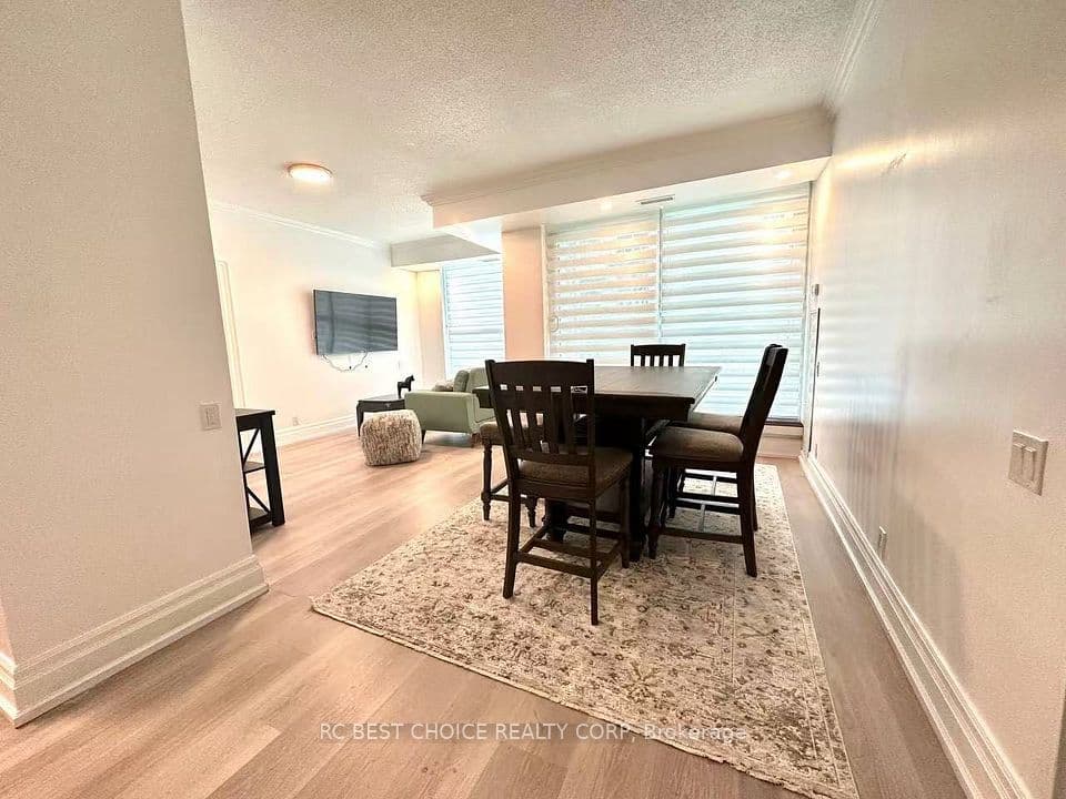 2067 Lake Shore Boulevard W 203, Toronto, ON M8V 4B8 – photo 3