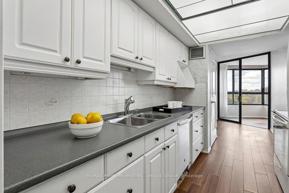 1300 Bloor Street 710, Mississauga, ON L4Y 3Z2 – main photo
