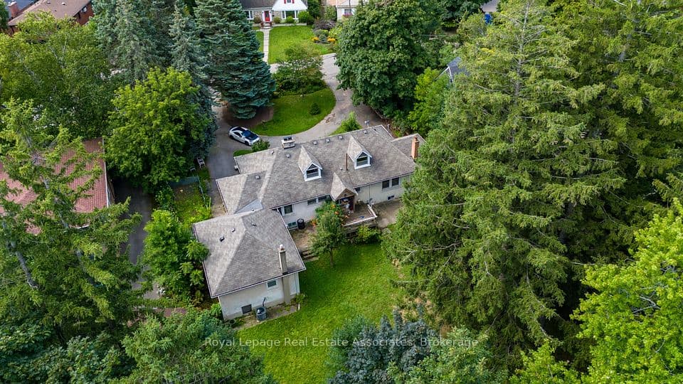 11 Ben Machree Drive, Mississauga, ON L5H 2S2 – photo 3
