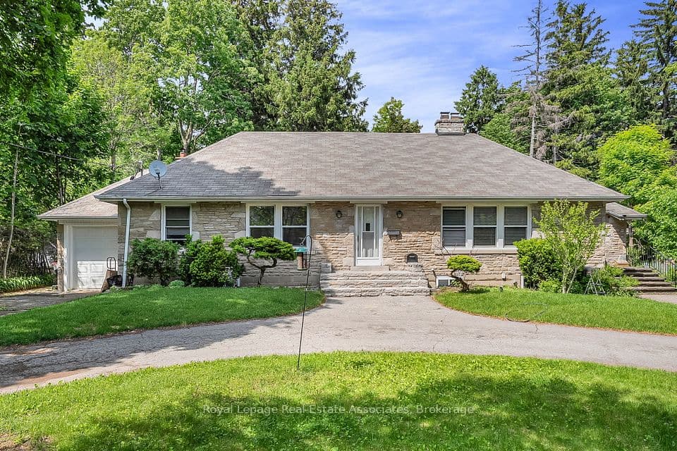 11 Ben Machree Drive, Mississauga, ON L5H 2S2 – main photo