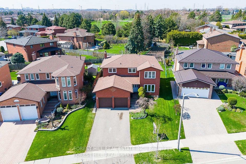 4129 Molly Avenue, Mississauga, ON L4Z 1E3 – main photo