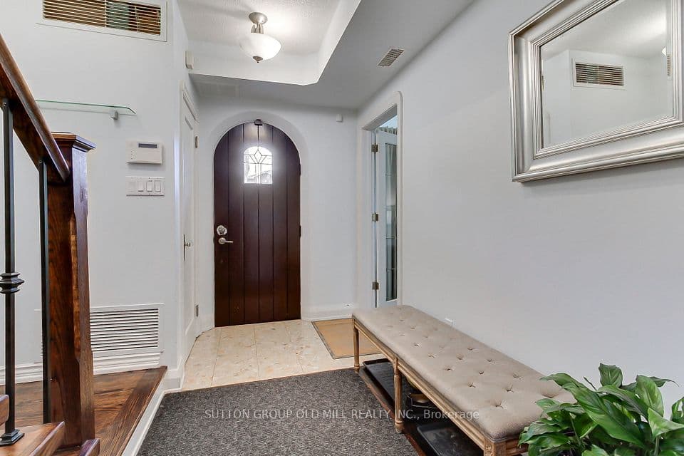 8 Lockheed Boulevard, Toronto, ON M9P 2H6 – photo 3