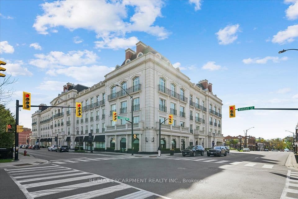 300 Randall Street 211, Oakville, ON L6J 1R1 – photo 2