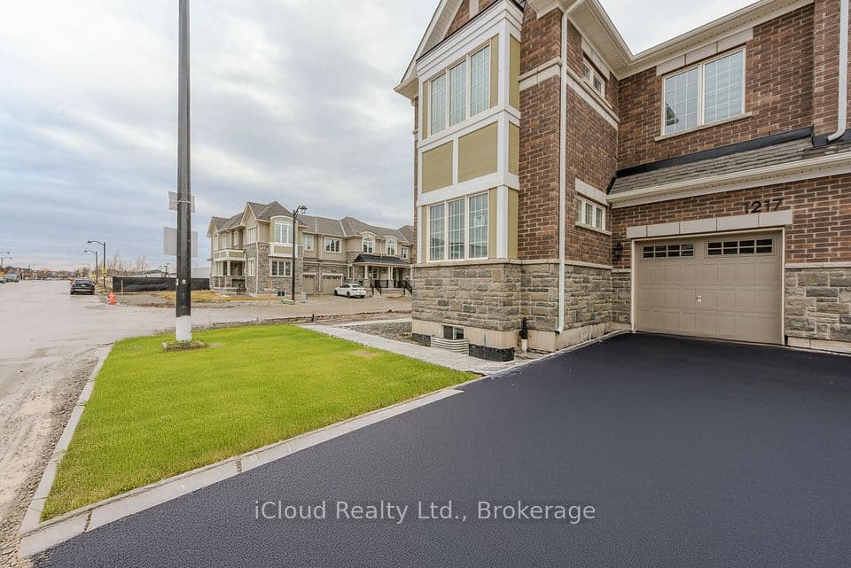 1217 Ferguson Drive, Milton, ON L9T 7V8 – photo 2