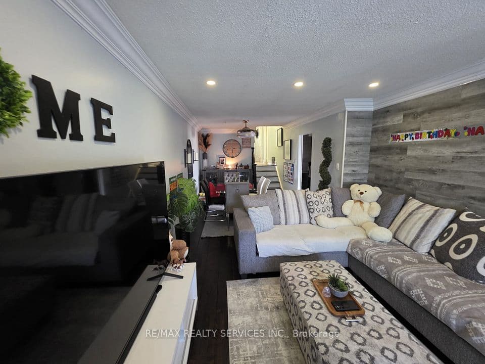 24 Kindle Court, Brampton, ON L6Z 1B2 – photo 3