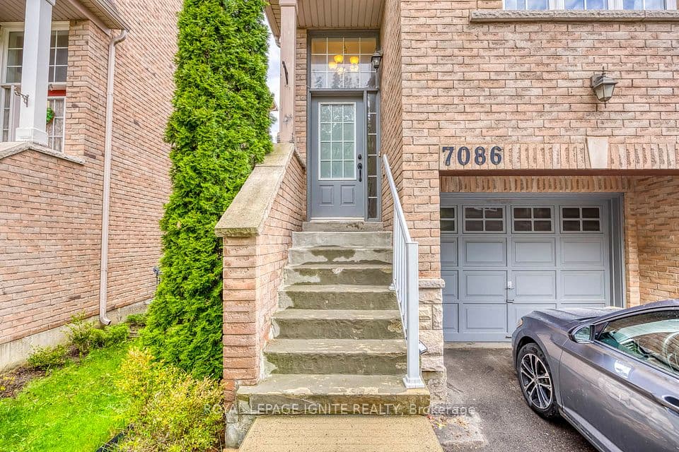 7086 Fairmeadow Crescent, Mississauga, ON L5N 8R5 – photo 3