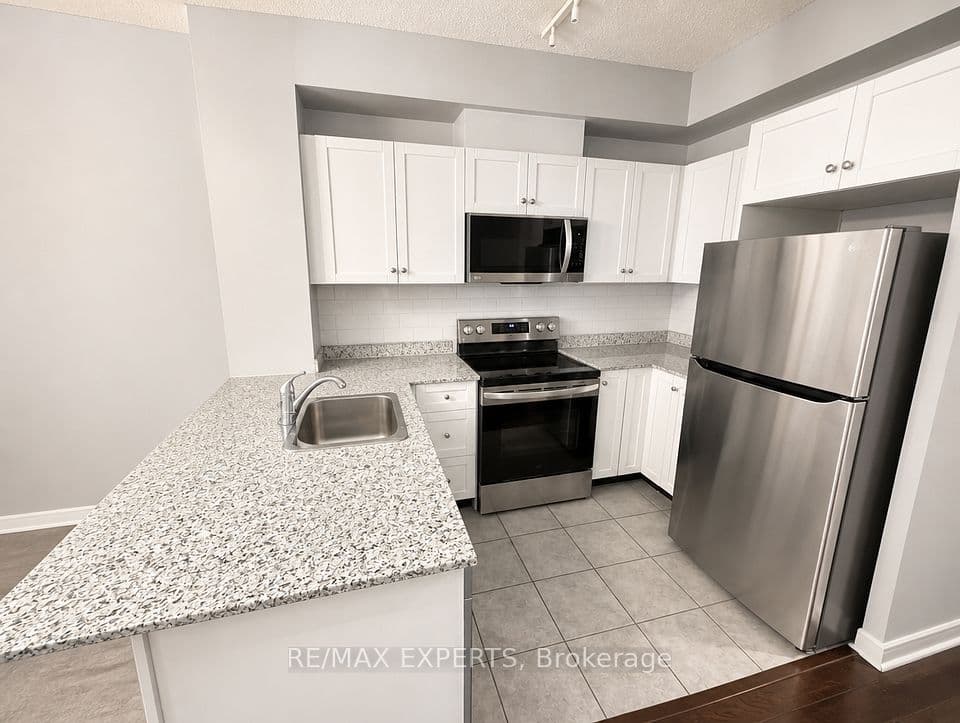 1359 Rathburn Road 209, Mississauga, ON L4W 5P7 – photo 3