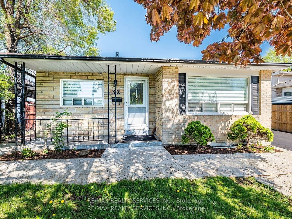 32 Madoc Drive, Brampton, ON L6V 1Z9 – main photo