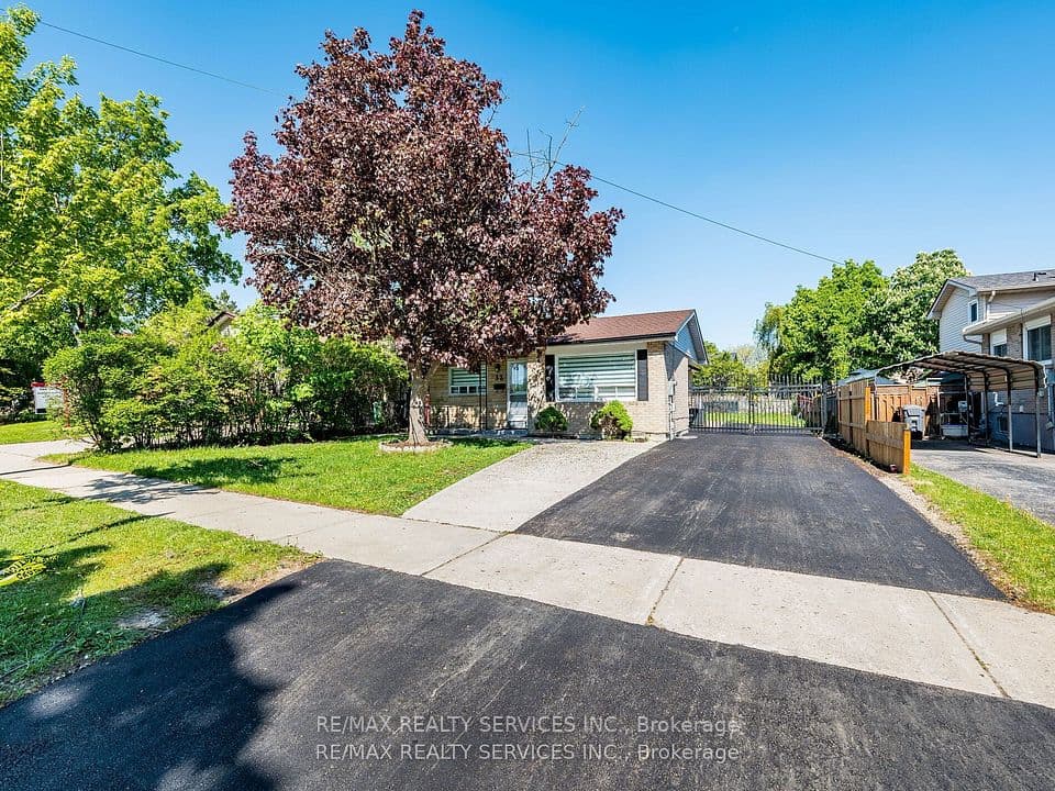 32 Madoc Drive, Brampton, ON L6V 1Z9 – photo 2