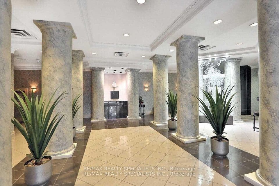 45 Kingsbridge Garden Circle 601, Mississauga, ON L5R 3K4 – photo 2