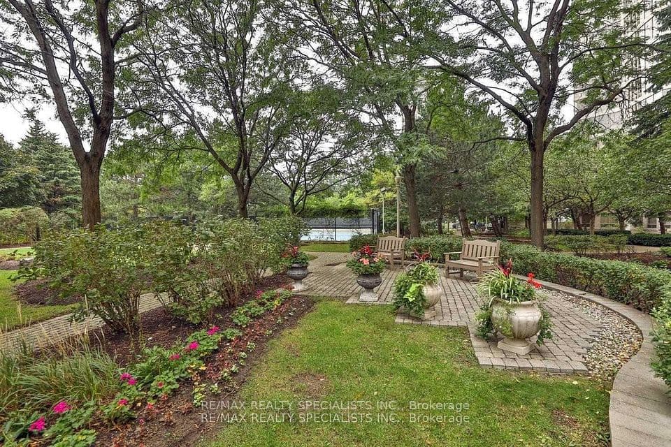 45 Kingsbridge Garden Circle 601, Mississauga, ON L5R 3K4 – photo 3