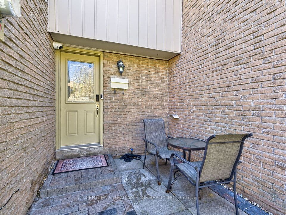 1552 Lancaster Drive 56, Oakville, ON L6H 2Z4 – photo 3