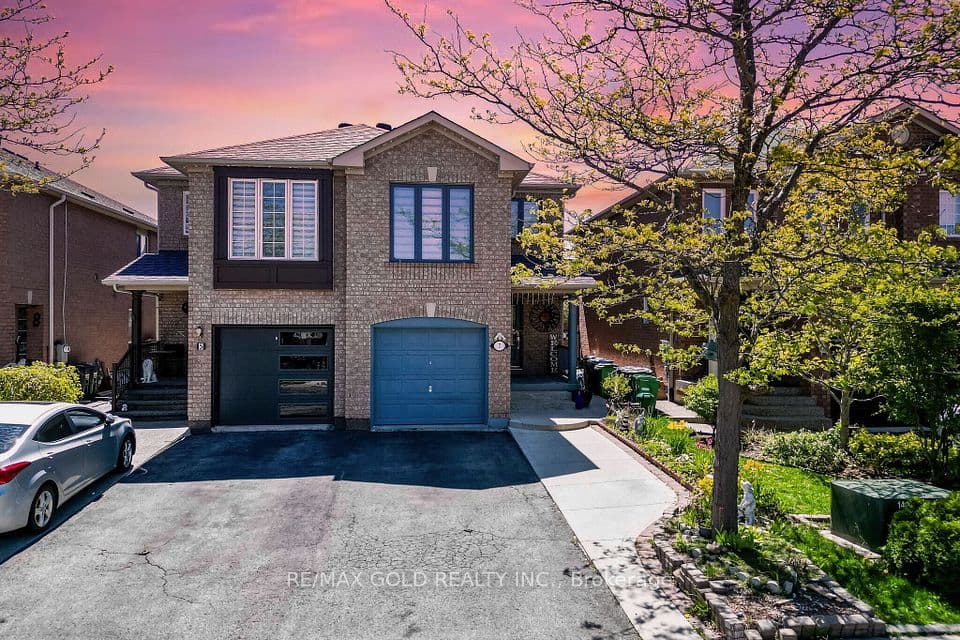 7 Roadmaster Lane, Brampton, ON L7A 3A9 – main photo