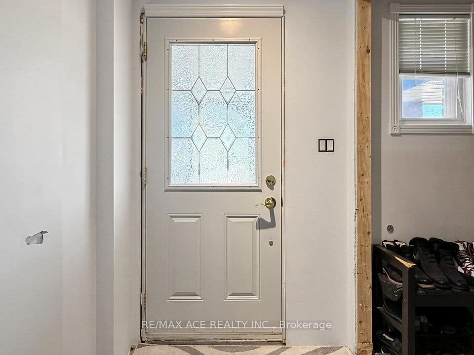 922 Stainton Drive, Mississauga, ON L5C 3A5 – photo 3