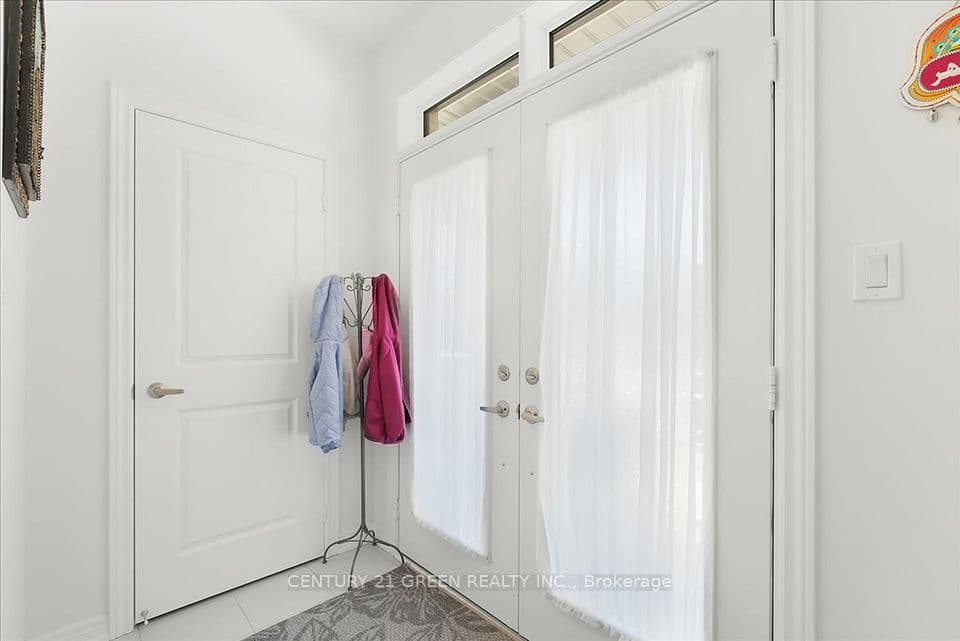 384 Kennedy Circle W, Milton, ON L9T 7E7 – photo 3