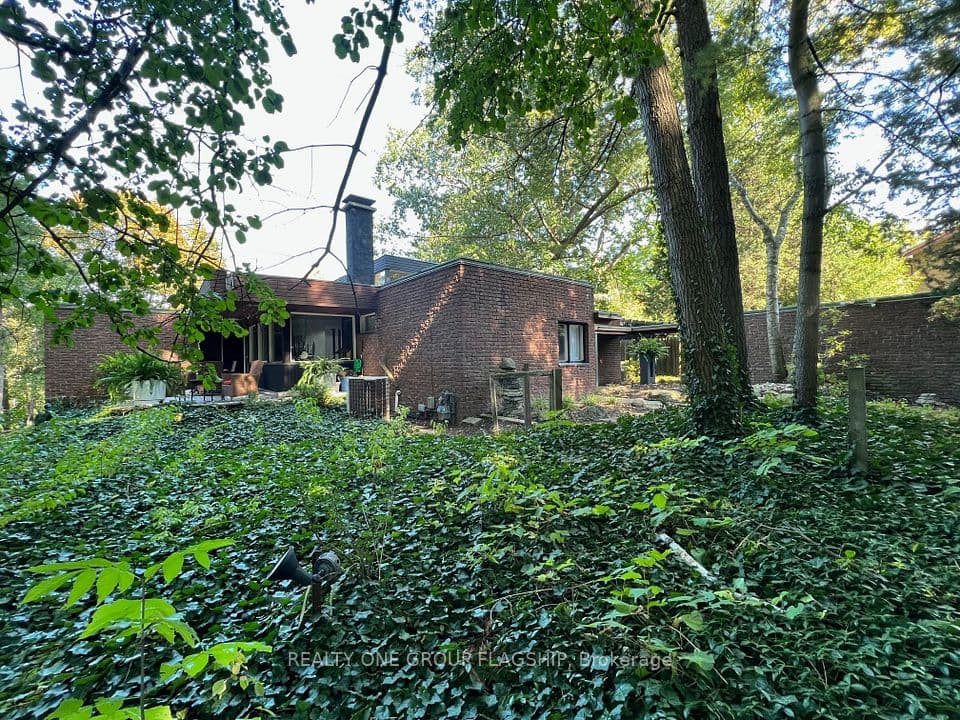 1379 Clarkson Road N, Mississauga, ON L5J 2W6 – main photo