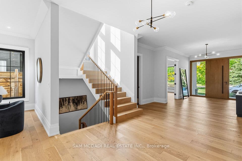 584 Fourth Line, Oakville, ON L6L 5A7 – photo 2