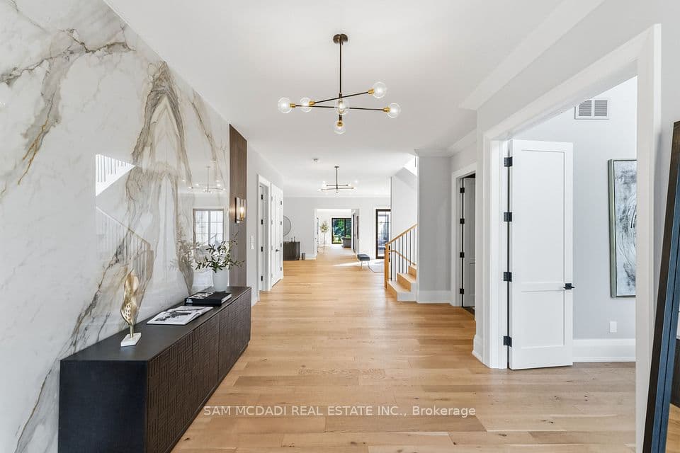 584 Fourth Line, Oakville, ON L6L 5A7 – photo 3