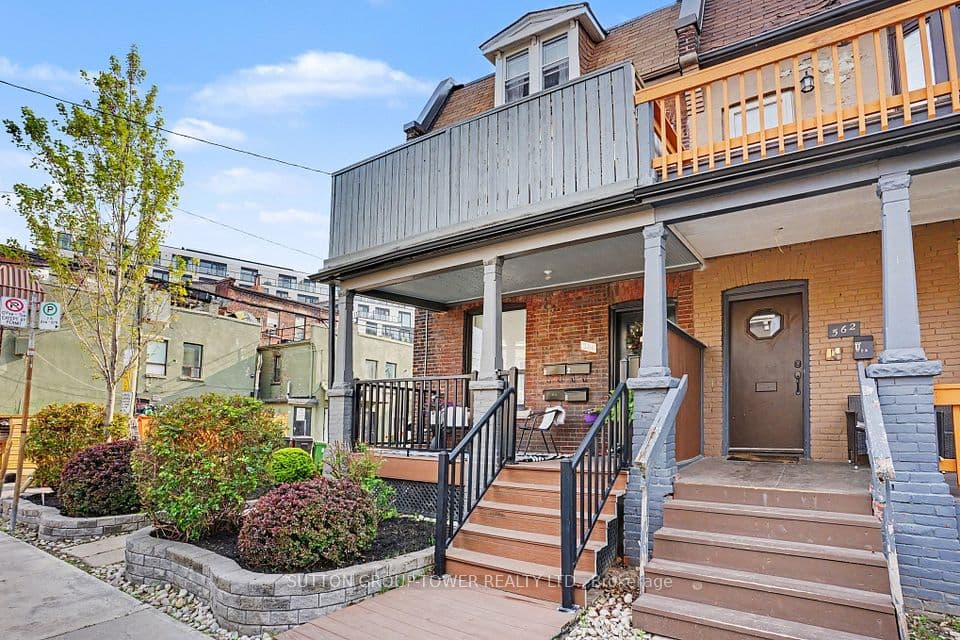 560 Indian Grove, Toronto, ON M6P 2J4 – photo 3