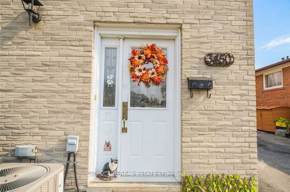 3450 Ellengale Drive, Mississauga, ON L5C 1Z7 – photo 2