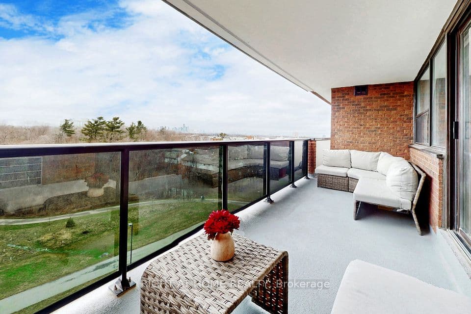 3501 Glen Erin Drive 812, Mississauga, ON L5L 2E9 – photo 2