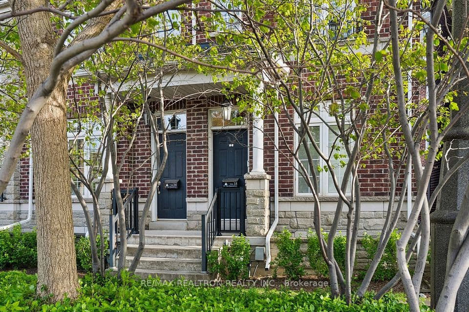 97 The Queensway 35, Toronto, ON M6S 5B4 – photo 2