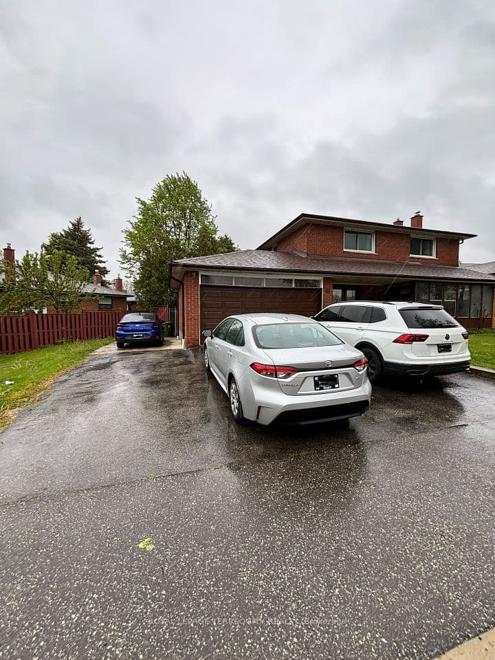 28 Keegan Crescent, Toronto, ON M3J 1G2 – main photo
