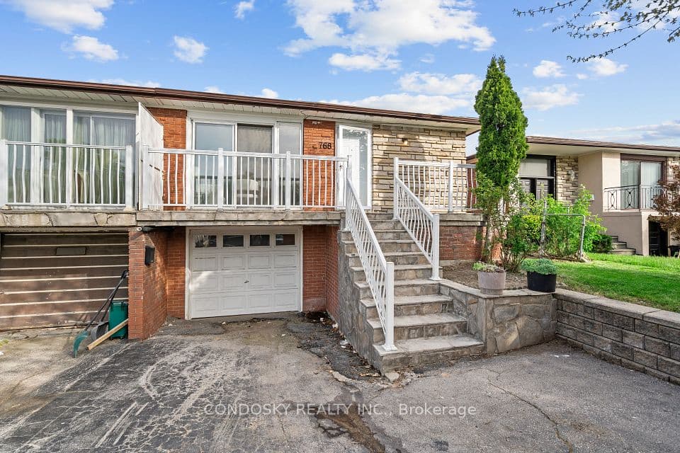 768 Annamore Road, Mississauga, ON L4Y 2V7 – photo 2