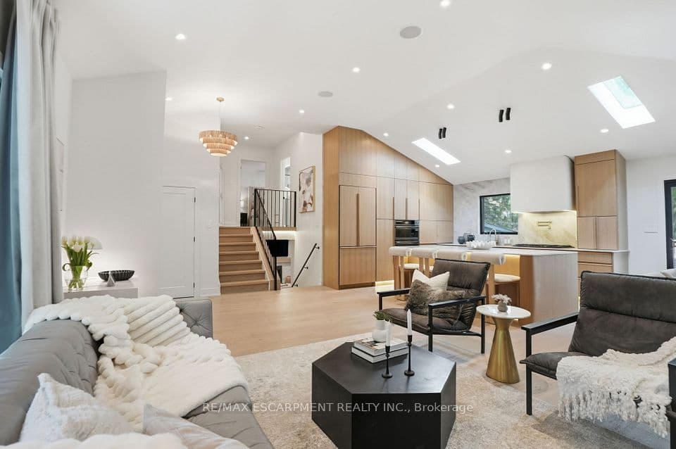 345 Rankin Drive, Burlington, ON L7N 2B2 – main photo