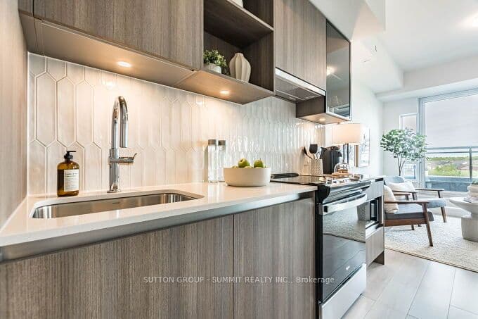 395 DUNDAS Street W 504, Oakville, ON L5M 5R8 – photo 3