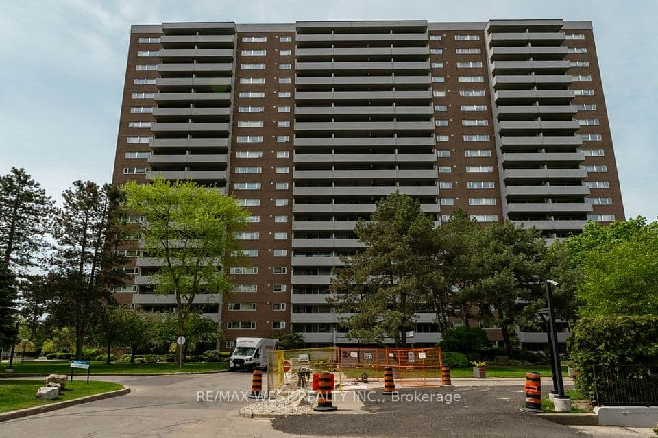 240 Scarlett Road 807, Toronto, ON M6N 4X4 – main photo