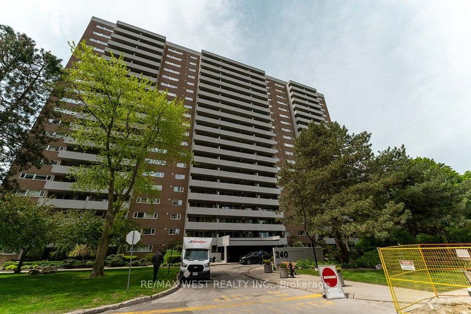 240 Scarlett Road 807, Toronto, ON M6N 4X4 – photo 2