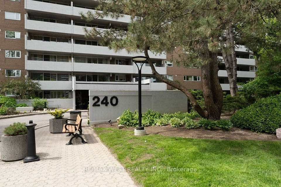240 Scarlett Road 807, Toronto, ON M6N 4X4 – photo 3