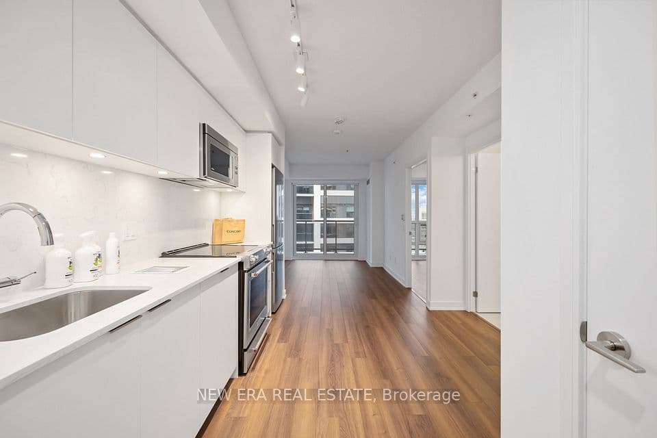 30 Samuel Wood Way 1907, Toronto, ON M9B 0C9 – photo 2