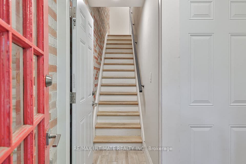 8 Grafton Avenue, Toronto, ON M6R 1C4 – photo 3