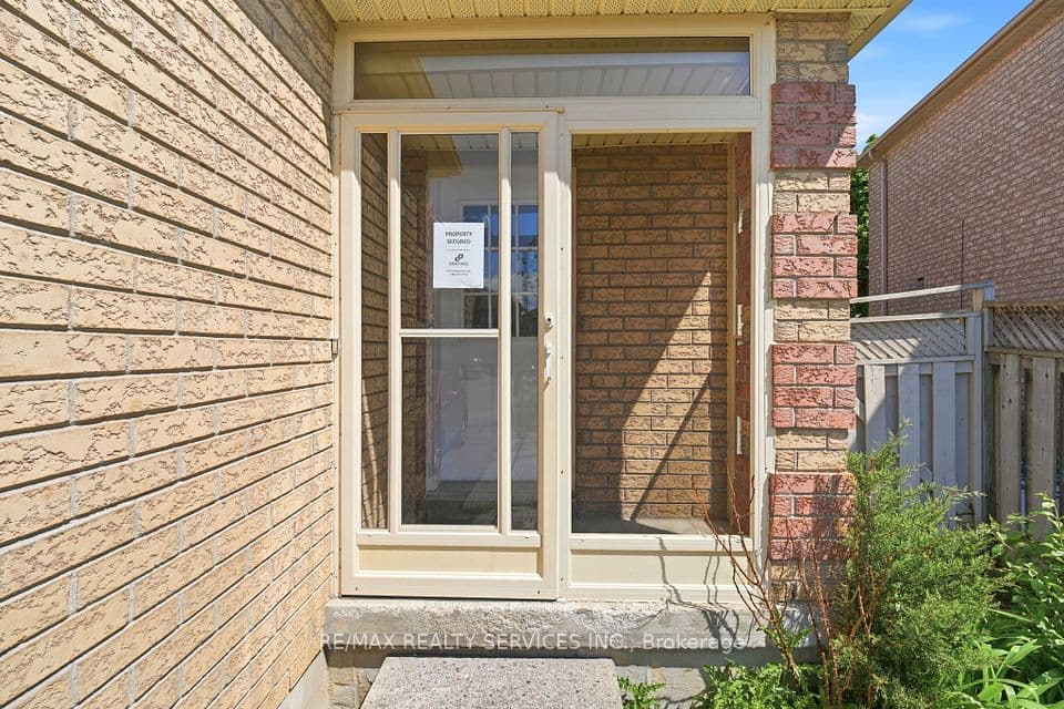 39 Caruso Drive, Brampton, ON L6Y 5B2 – photo 2