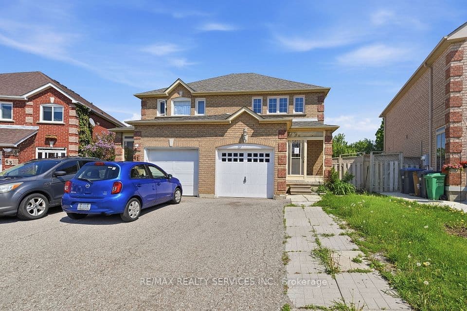 39 Caruso Drive, Brampton, ON L6Y 5B2 – main photo