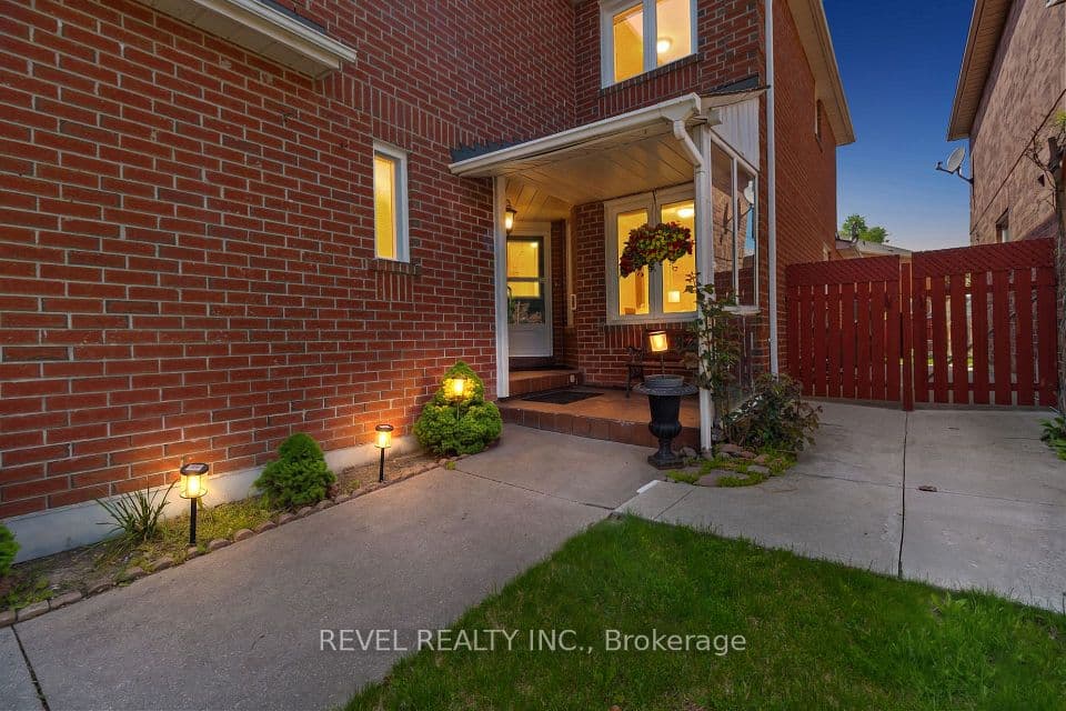 1263 Bantham Street, Mississauga, ON L5V 1Y8 – photo 2